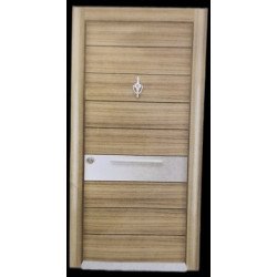 باب مخشب بالواح عرضية